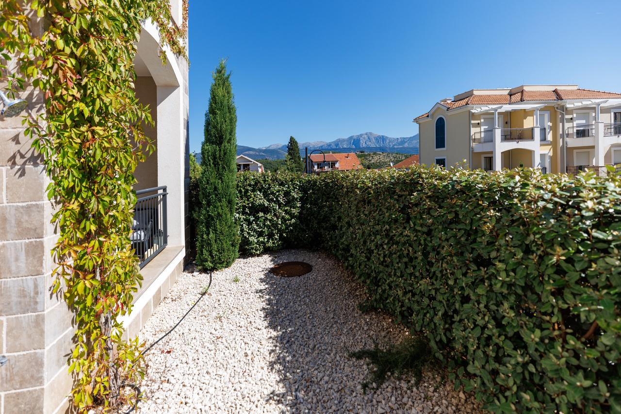 Квартира в Тивате, Черногория, 50 м² - фото 9