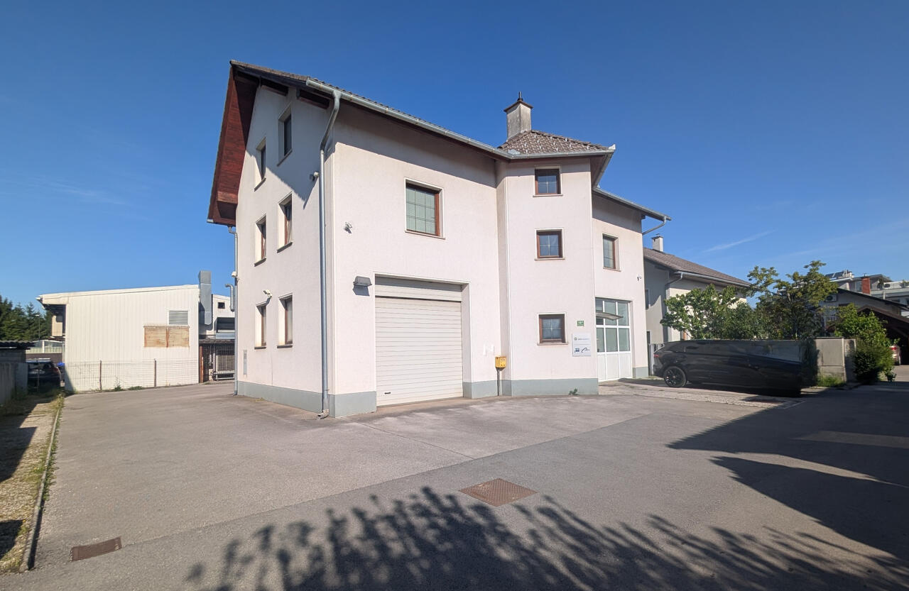 Офис в Любляне, Словения, 400 м² - фото 1