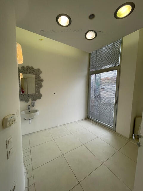 Офис в Любляне, Словения, 38 м² - фото 1