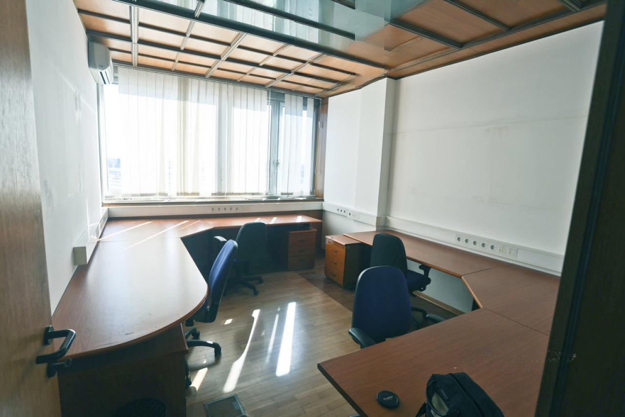 Офис в Любляне, Словения, 661 м² - фото 2