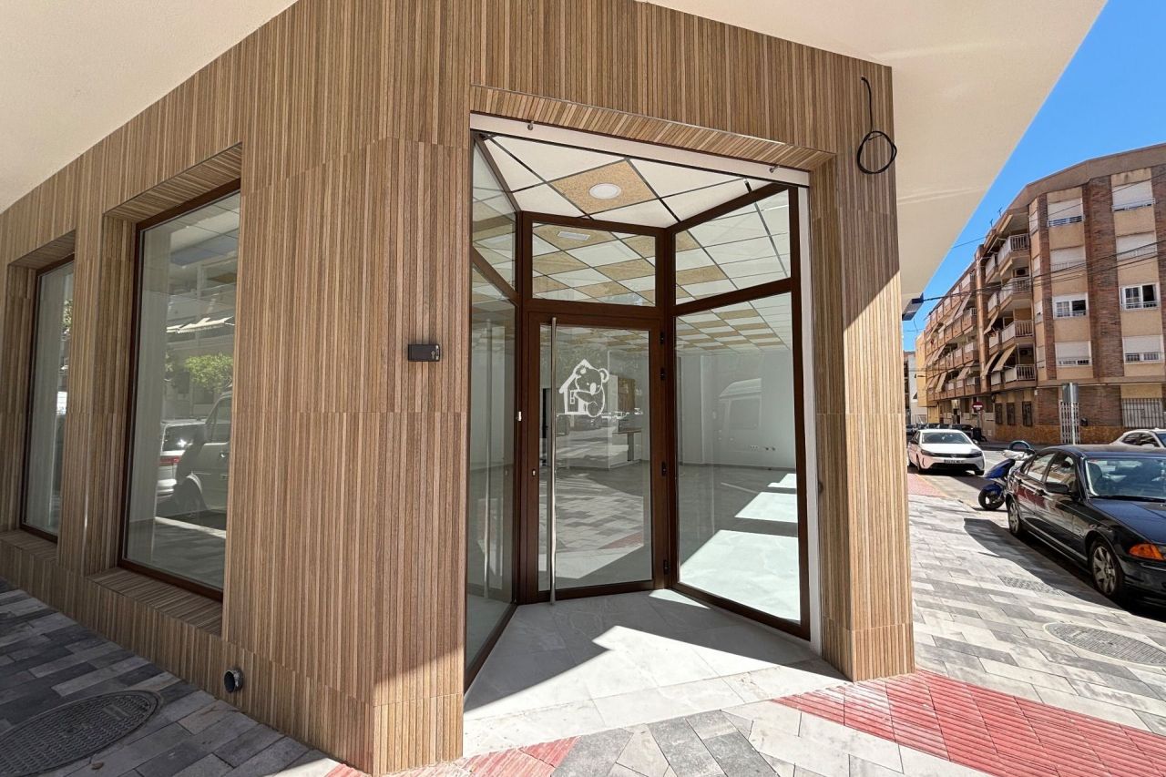 Офис в Торревьехе, Испания, 90 м² - фото 1