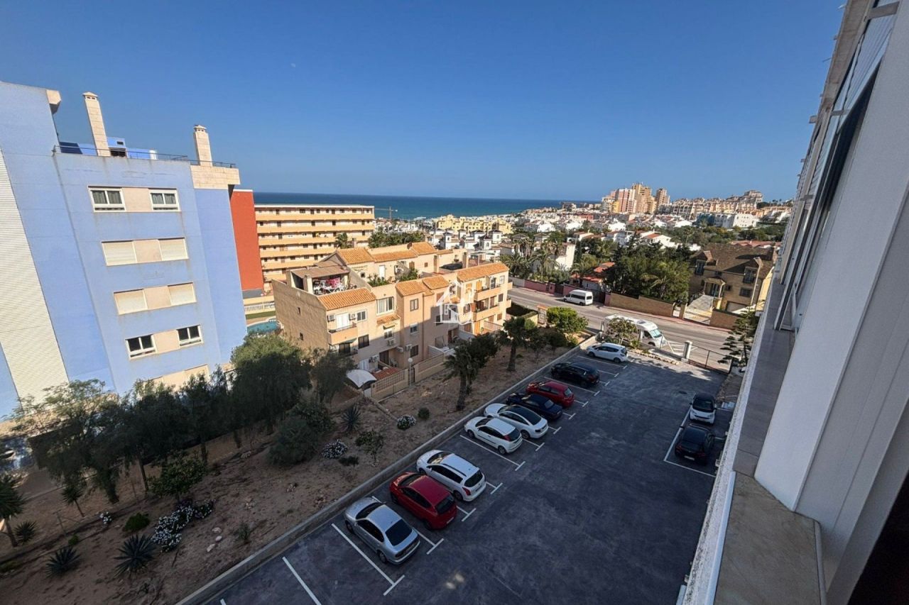 Апартаменты в Торревьехе, Испания, 60 м² - фото 1