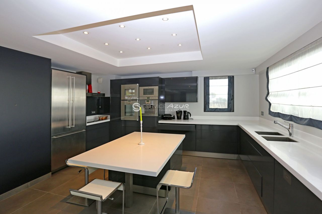 Вилла в Сен-Рафаэле, Франция, 200 м² - фото 10
