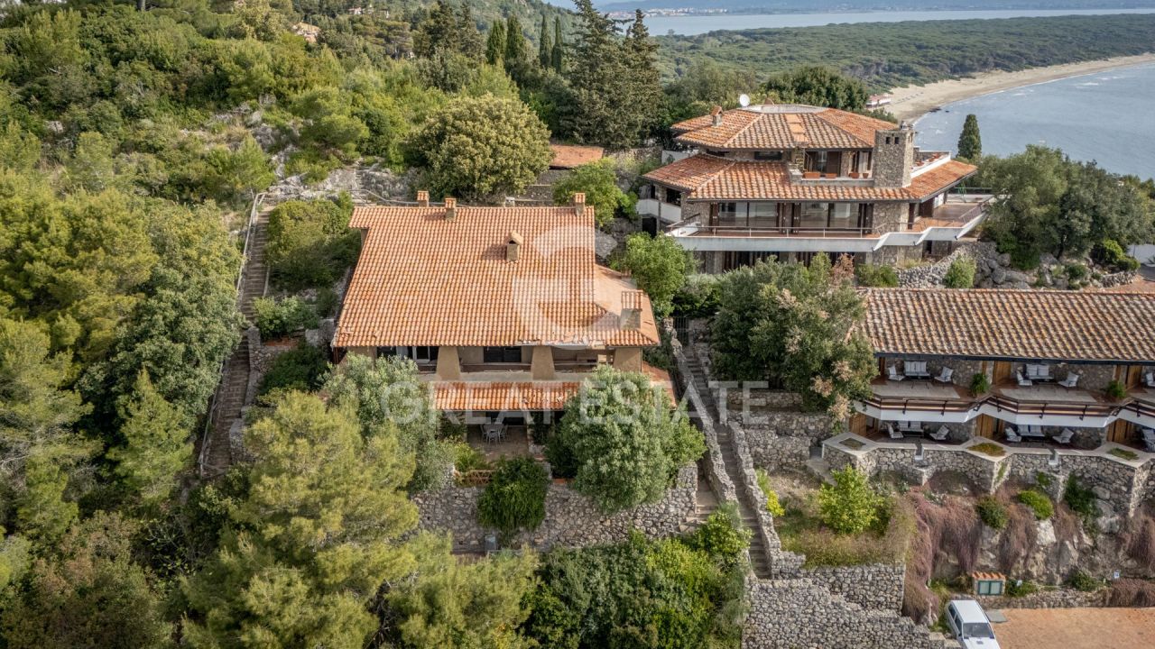 Вилла в Монте-Арджентарио, Италия, 283.1 м² - фото 1