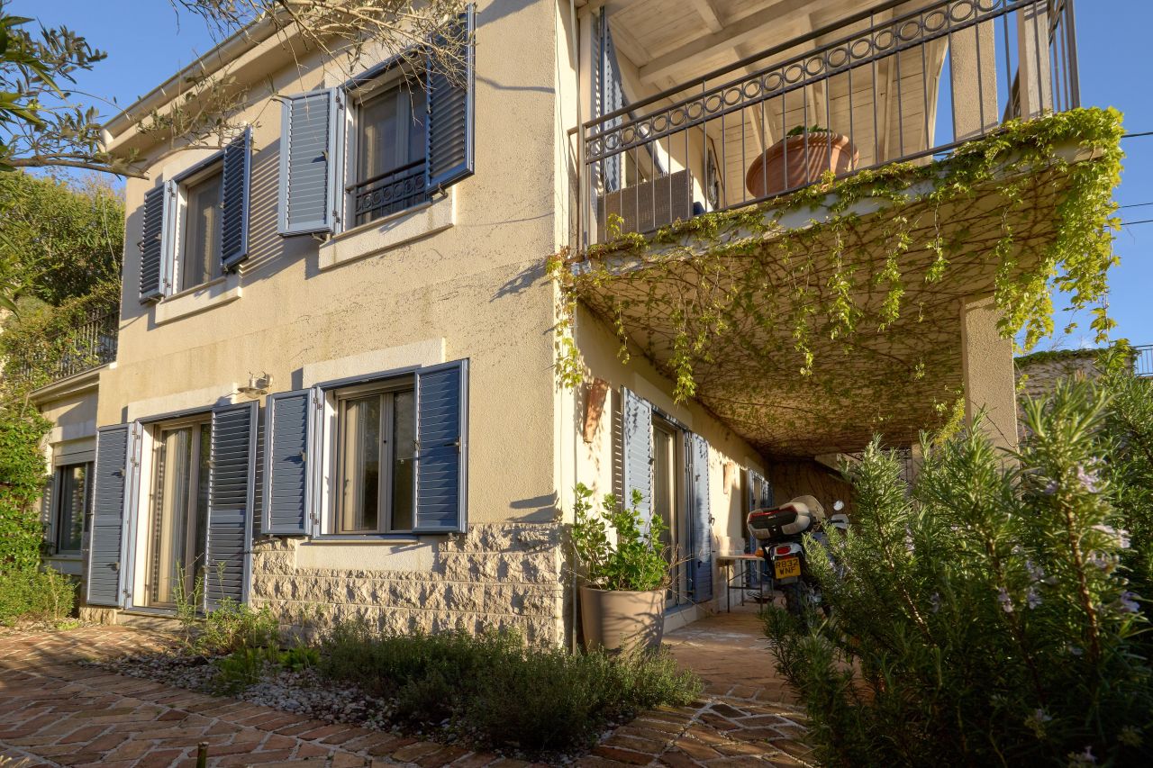 Вилла в Тивате, Черногория, 158 м² - фото 1