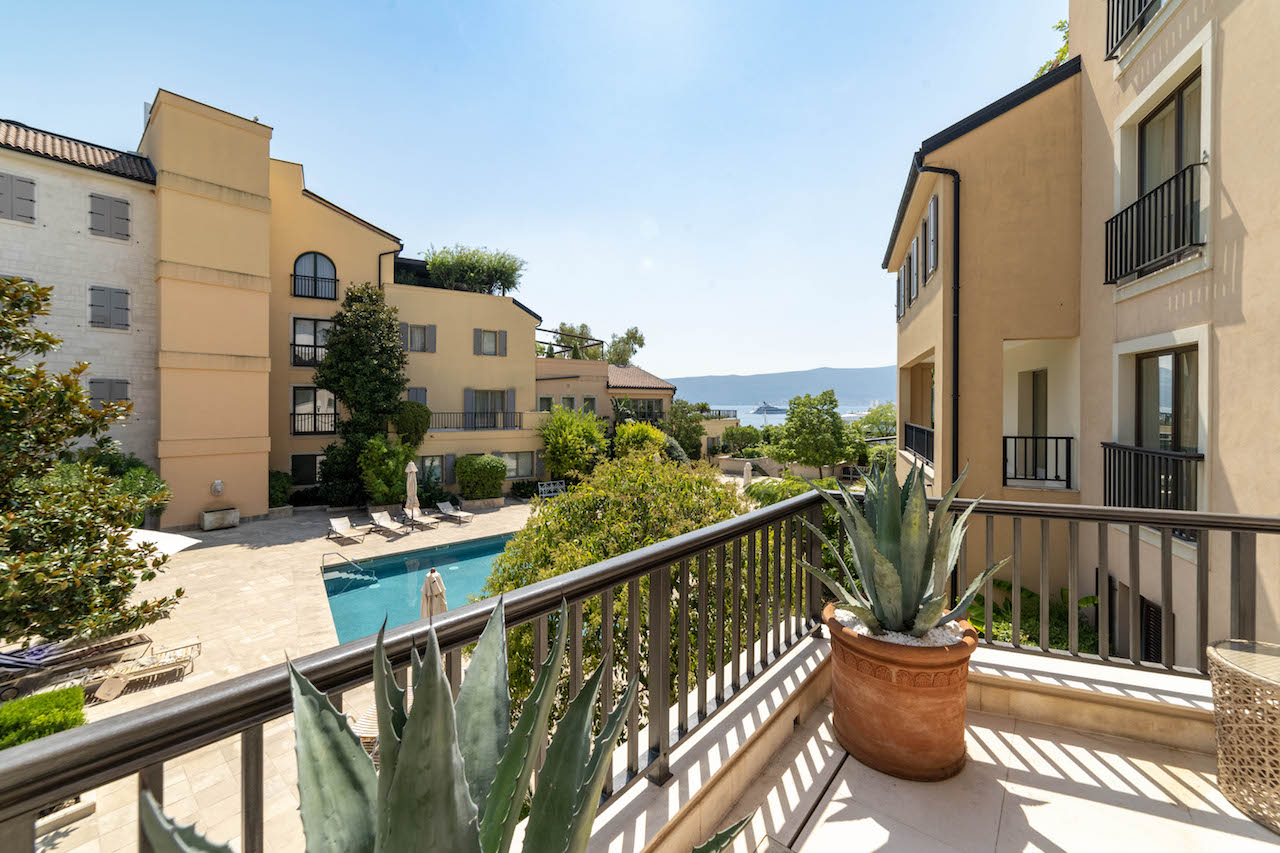 Квартира в Тивате, Черногория, 201 м² - фото 13