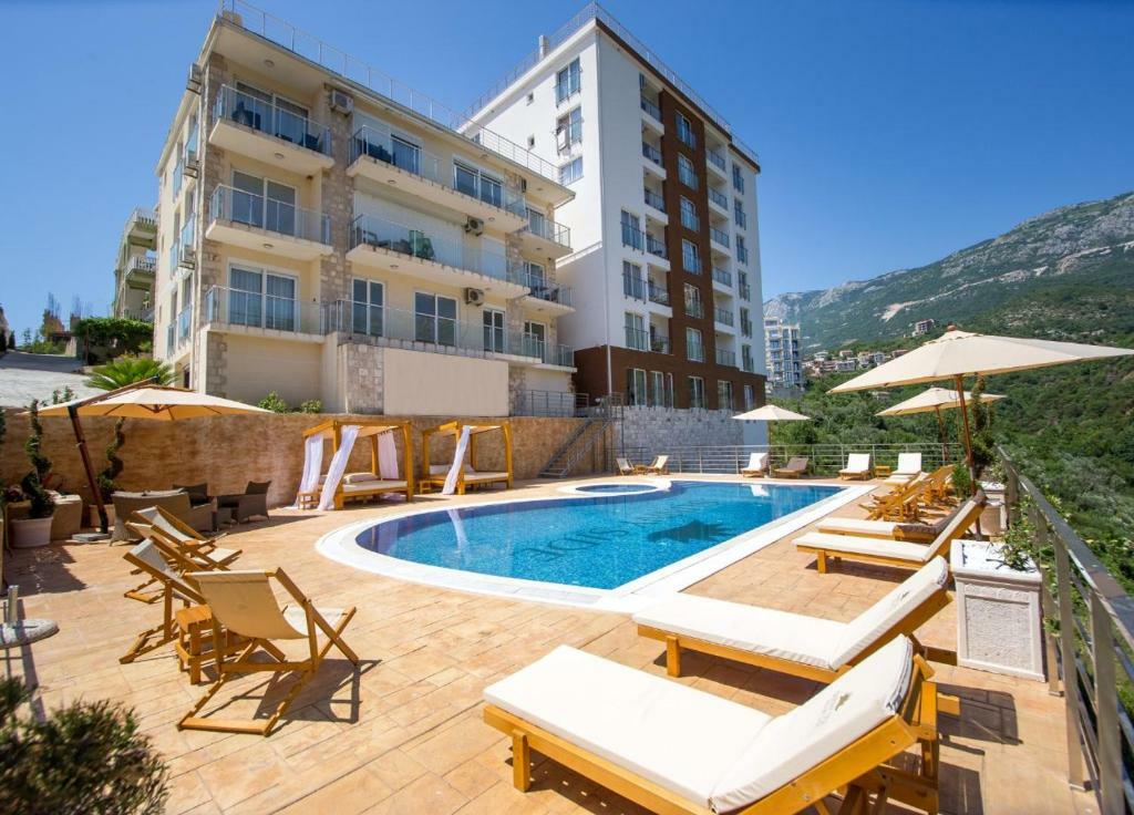 Квартира в Бечичи, Черногория, 110 м² - фото 1