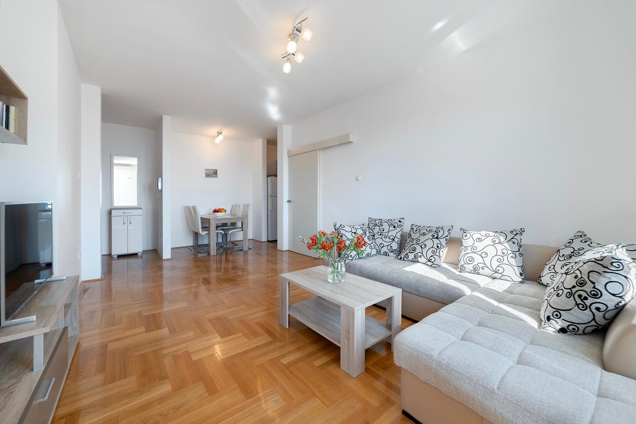 Квартира в Бечичи, Черногория, 69 м² - фото 1