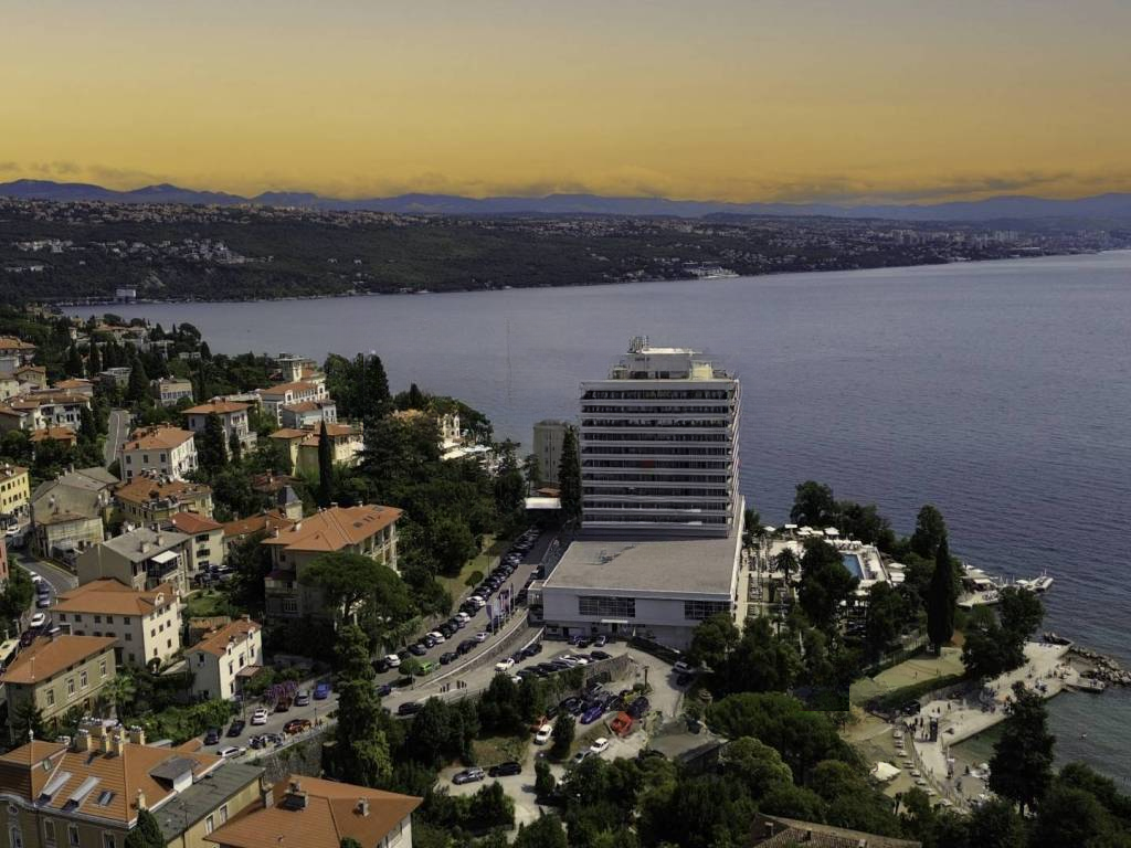 Дом в Опатии, Хорватия, 261 м² - фото 1