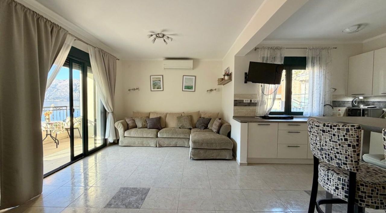 Квартира в Доброте, Черногория, 90 м² - фото 3