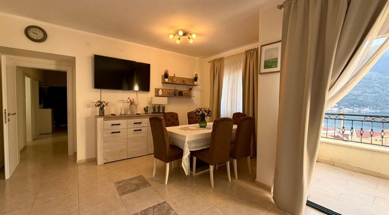 Квартира в Доброте, Черногория, 90 м² - фото 6