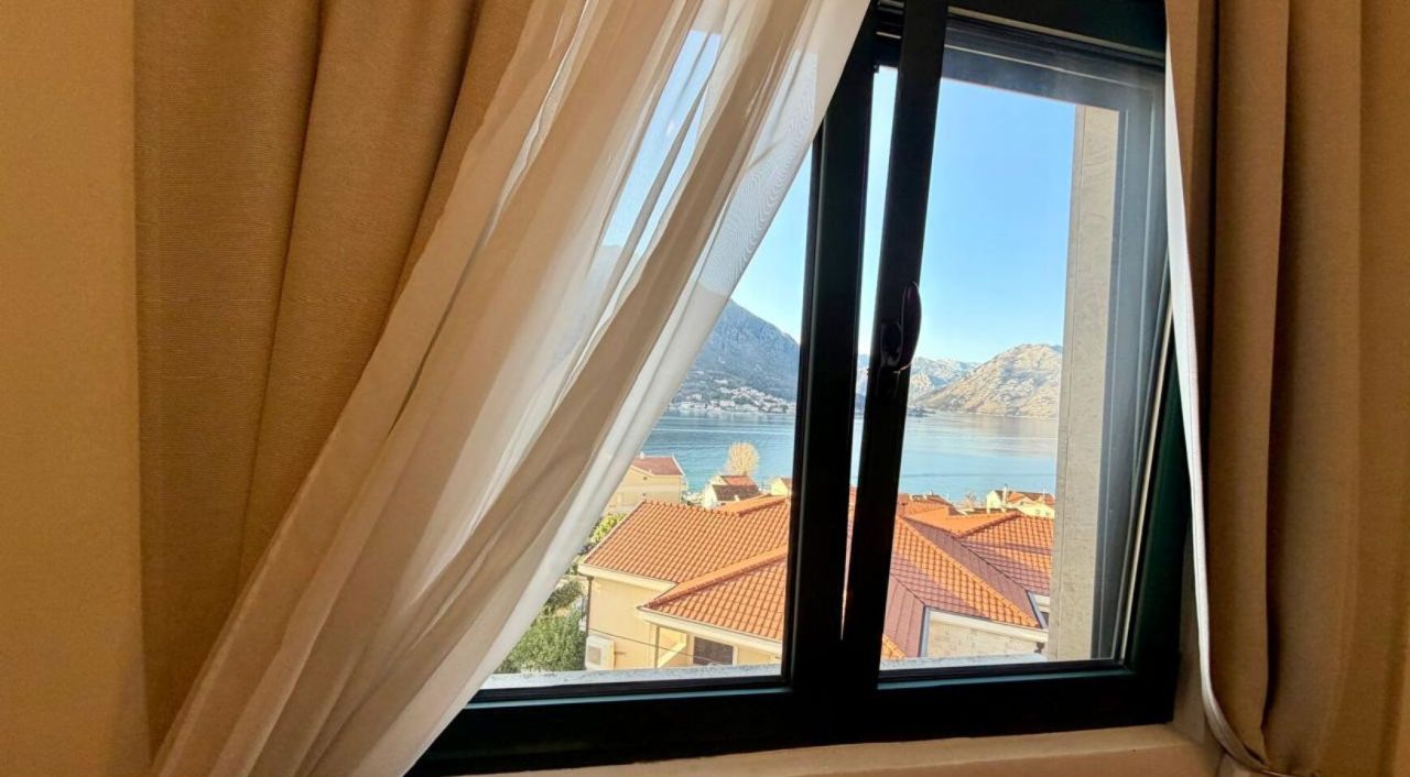 Квартира в Доброте, Черногория, 90 м² - фото 17