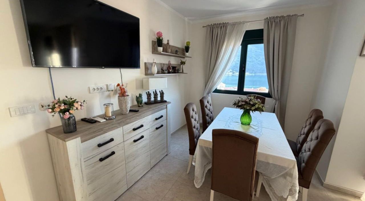 Квартира в Доброте, Черногория, 90 м² - фото 11