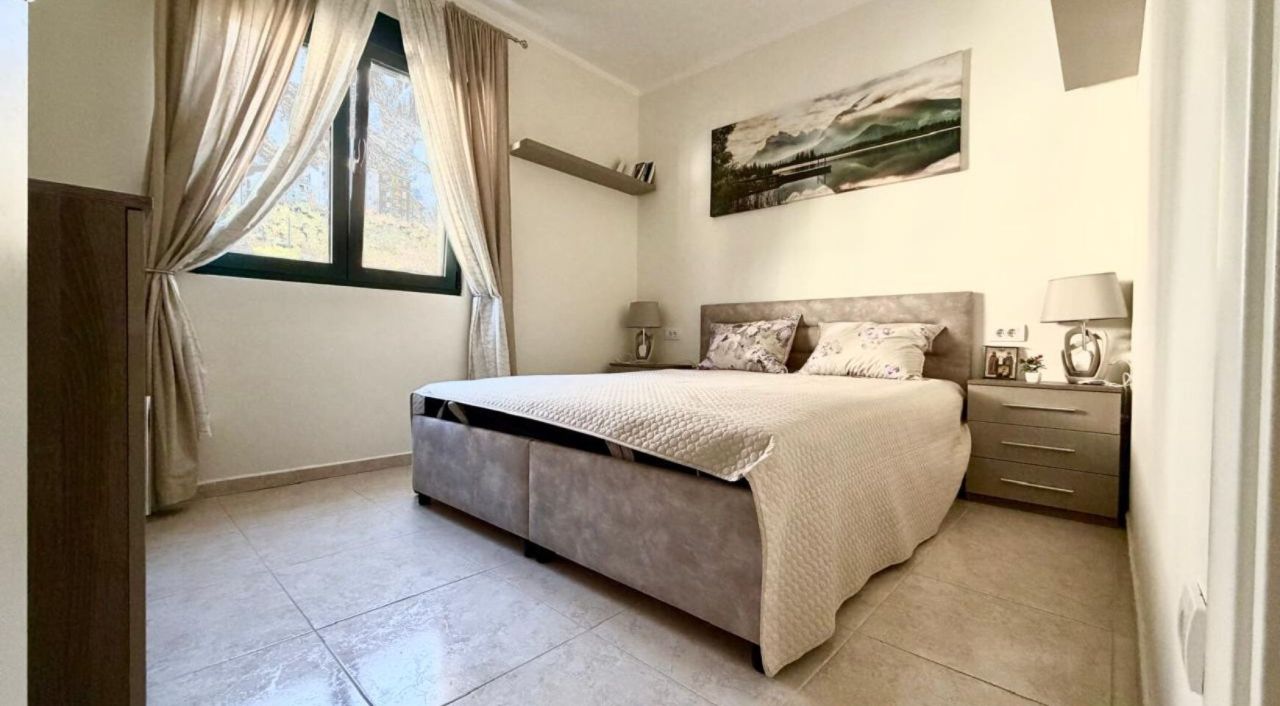 Квартира в Доброте, Черногория, 90 м² - фото 12