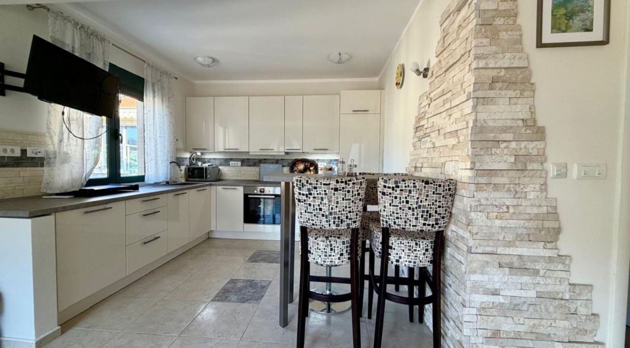 Квартира в Доброте, Черногория, 90 м² - фото 10