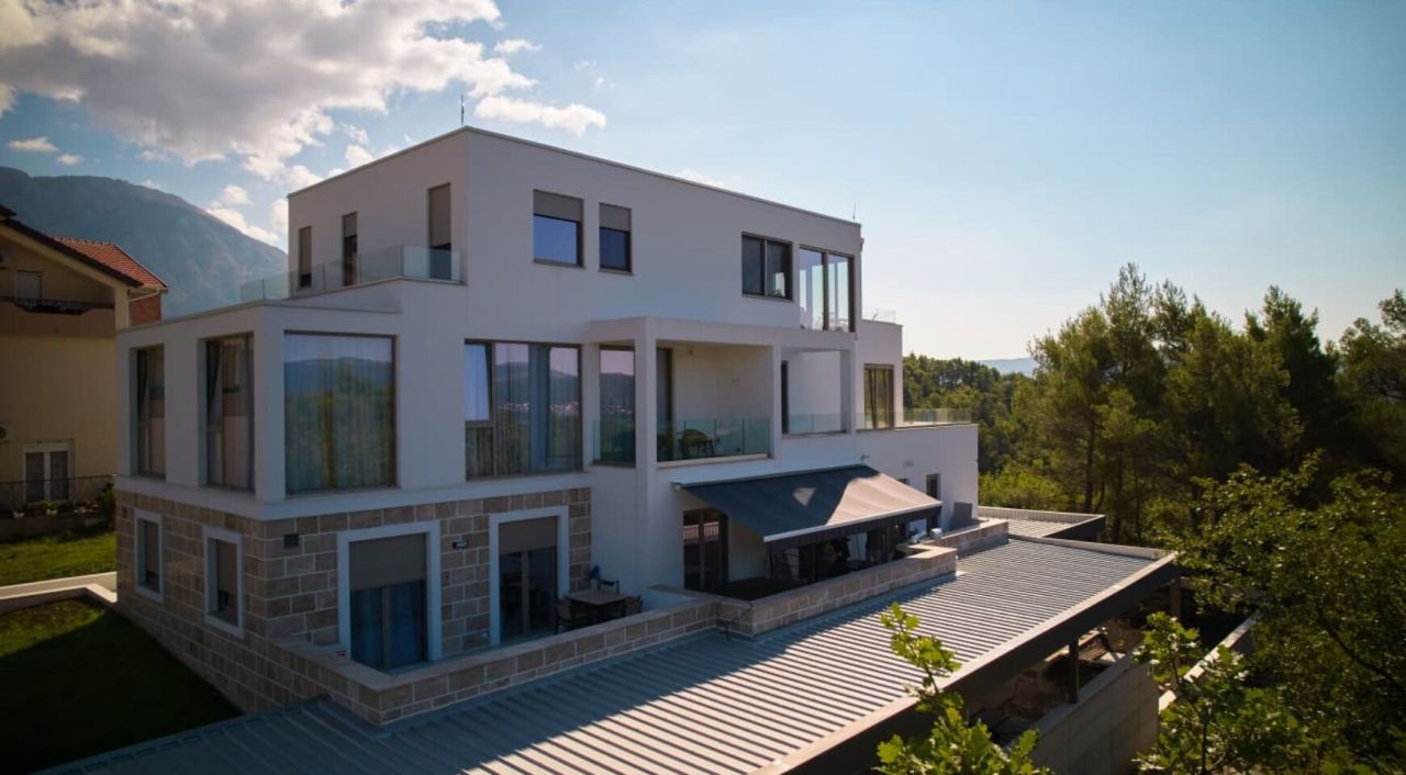 Квартира в Тивате, Черногория, 117 м² - фото 3