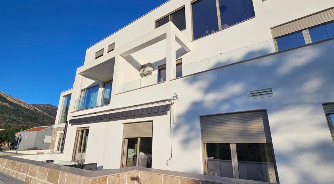 Квартира в Тивате, Черногория, 117 м² - фото 4