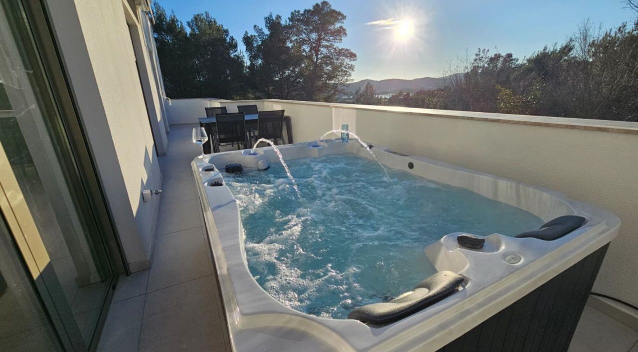 Квартира в Тивате, Черногория, 117 м² - фото 2