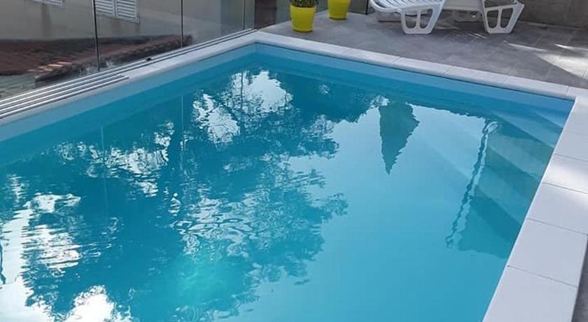 Отель, гостиница на Мали-Лошини, Хорватия, 300 м² - фото 1