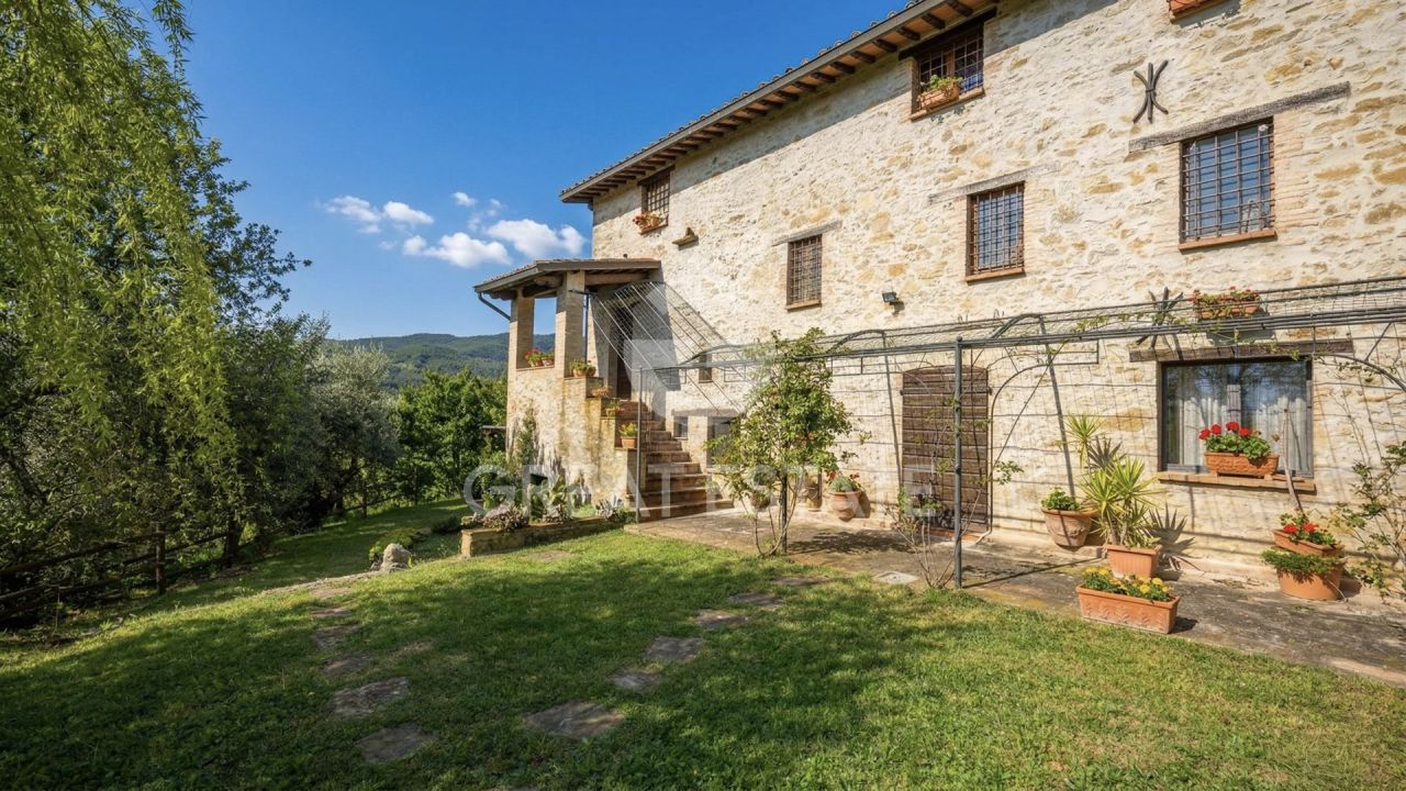 Дом в Умбертиде, Италия, 452.5 м² - фото 2