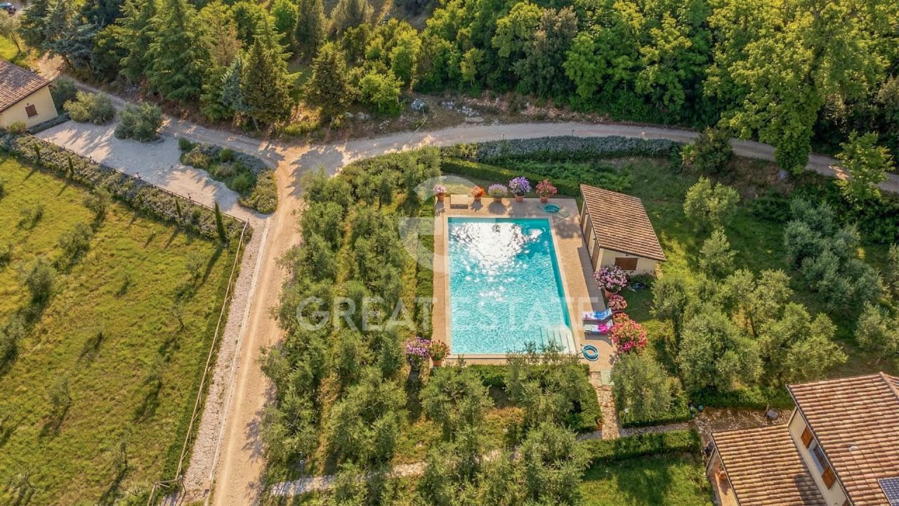 Дом в Корчано, Италия, 1 052.7 м² - фото 2