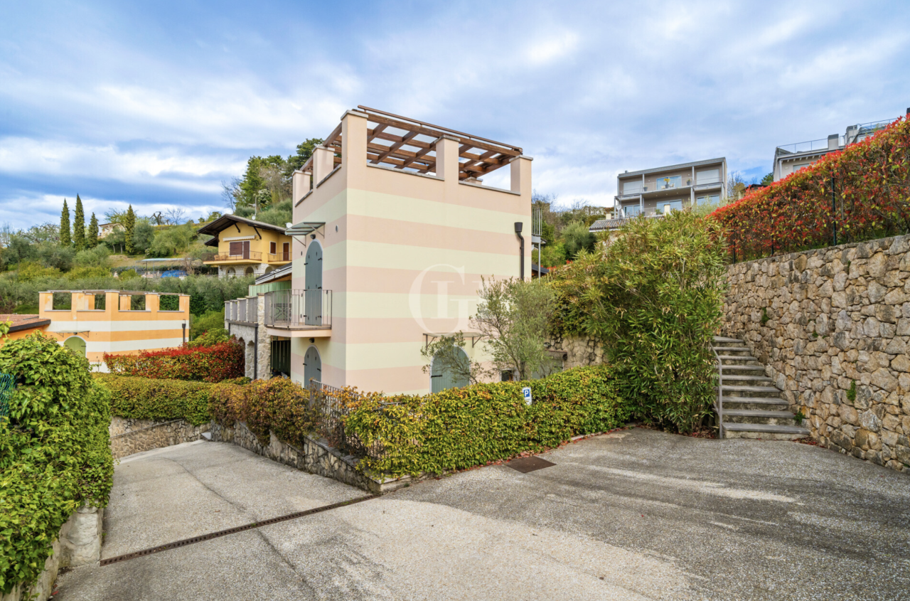 Апартаменты у озера Гарда, Италия, 94 м² - фото 2