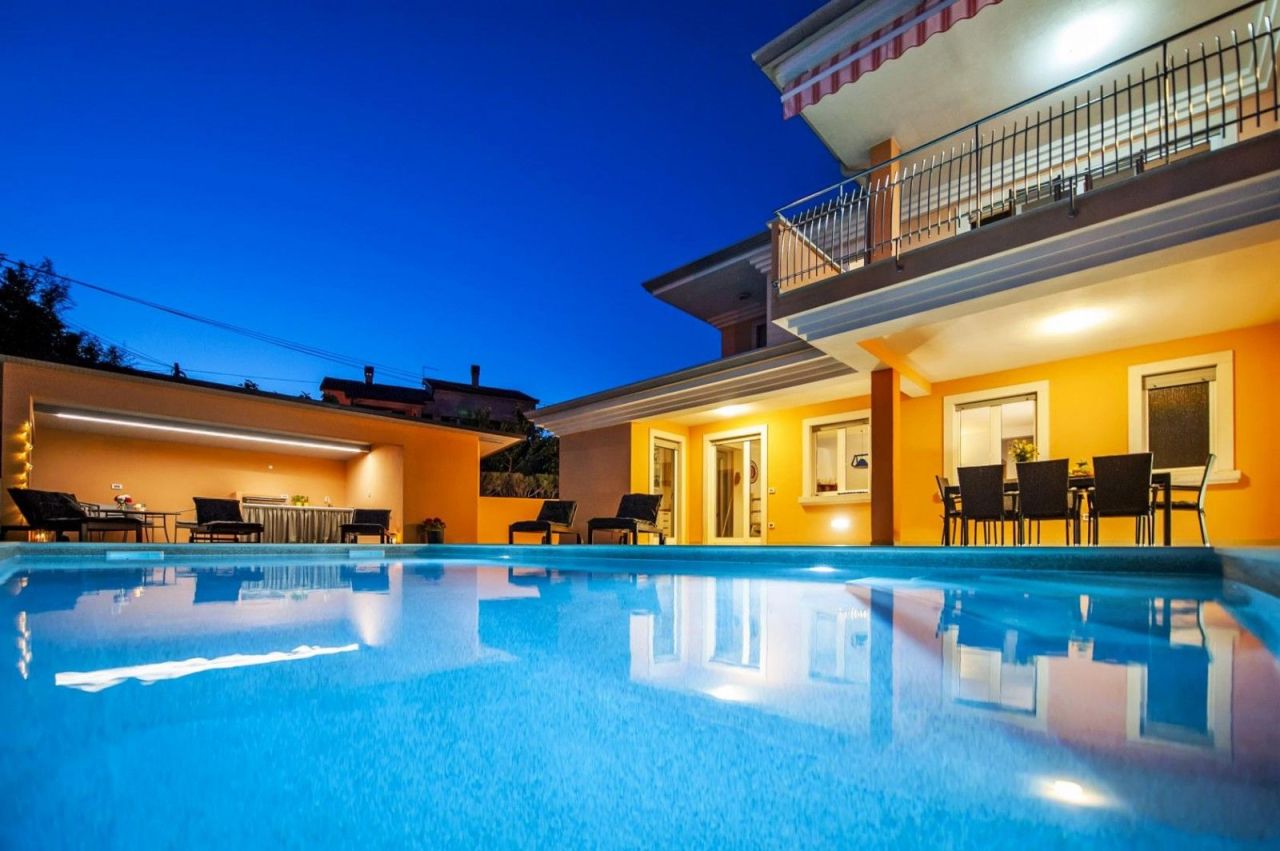 Дом в Ровини, Хорватия, 550 м² - фото 1