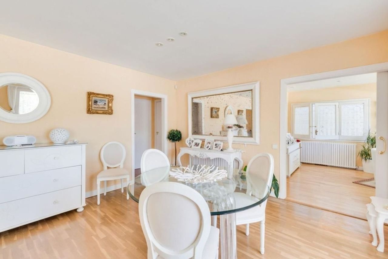 Дом в Барселоне, Испания, 650 м² - фото 4