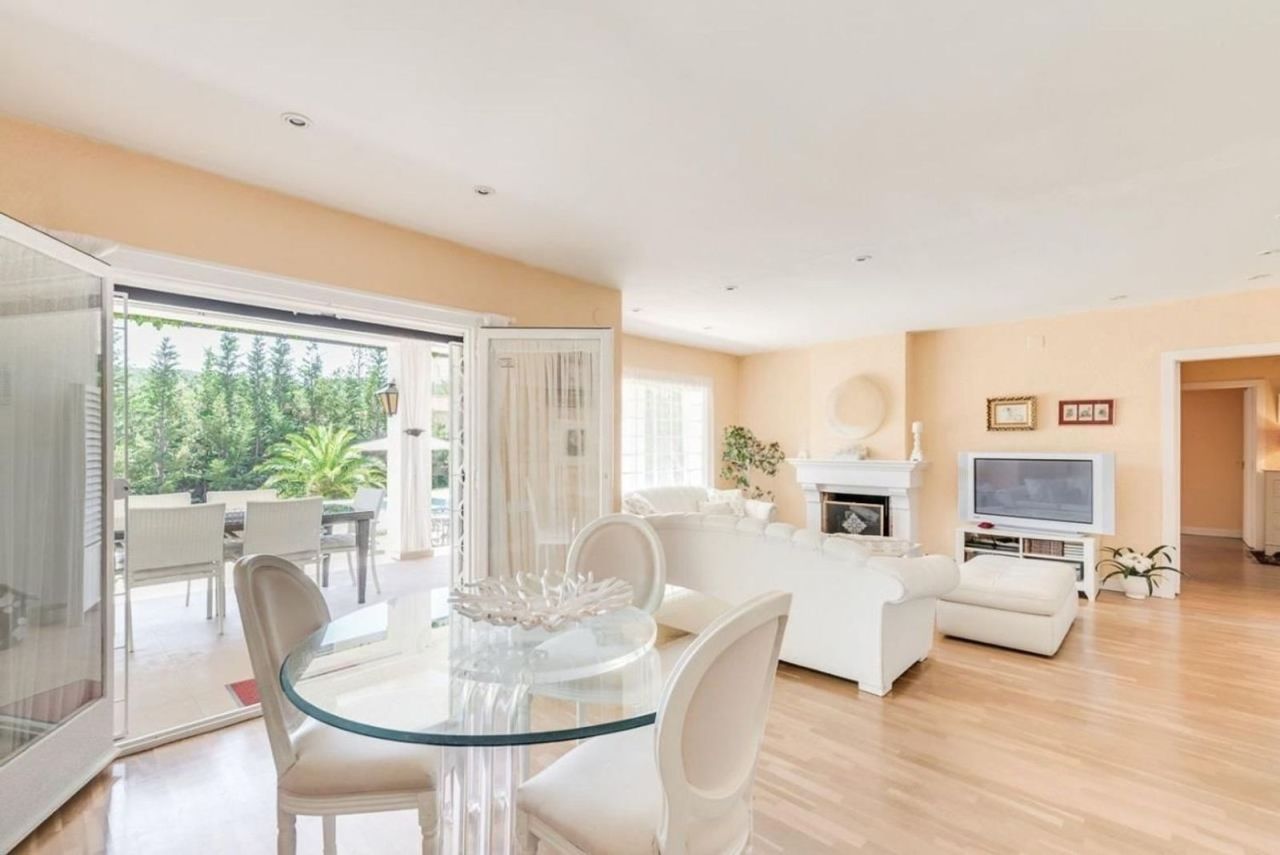 Дом в Барселоне, Испания, 650 м² - фото 5