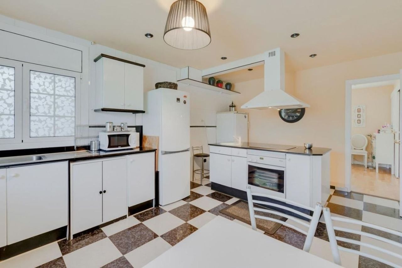 Дом в Барселоне, Испания, 650 м² - фото 9