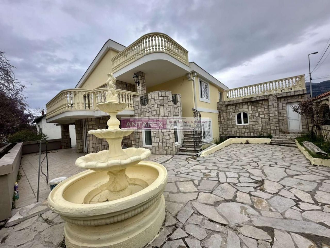 Вилла в Баре, Черногория, 400 м² - фото 1