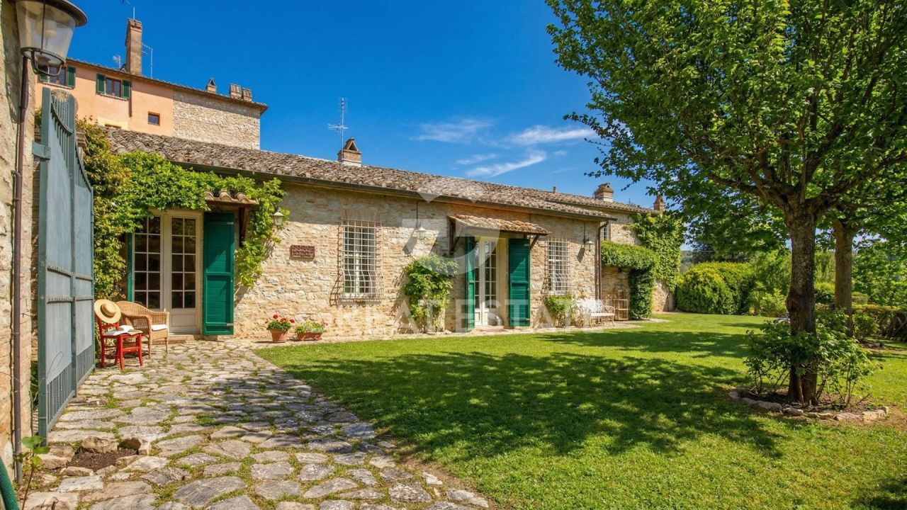 Дом в Перудже, Италия, 380 м² - фото 1