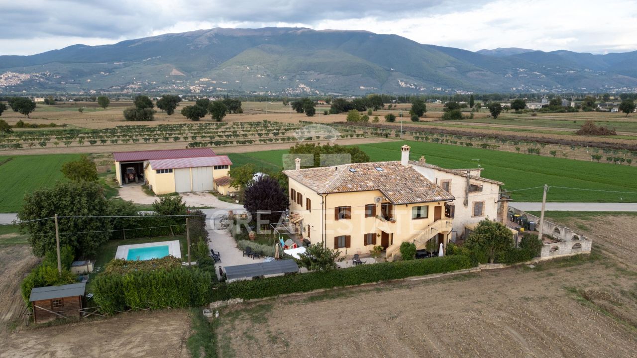 Дом Castel Ritaldi, Италия, 300 м² - фото 2