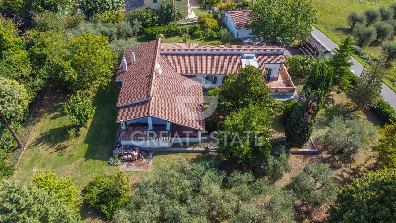 Дом в Амелии, Италия, 255.6 м² - фото 2