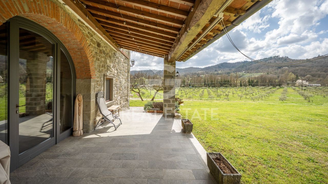 Дом Castel Focognano, Италия, 414 м² - фото 6