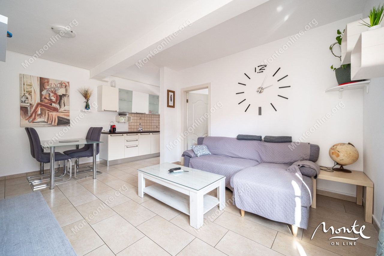 Апартаменты в Тивате, Черногория, 55 м² - фото 1