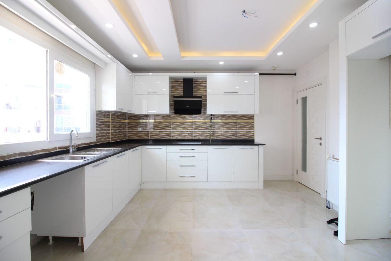 Квартира в Мерсине, Турция, 175 м² - фото 1