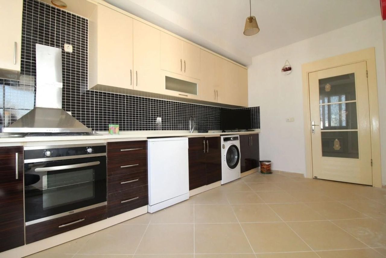 Квартира в Мерсине, Турция, 150 м² - фото 1