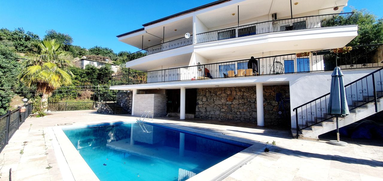 Вилла в Алании, Турция, 240 м² - фото 1