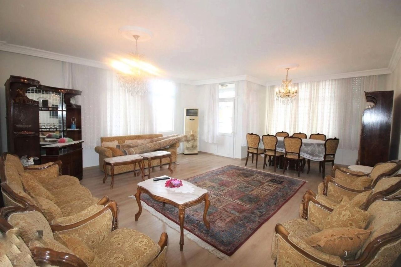 Квартира в Мерсине, Турция, 170 м² - фото 1