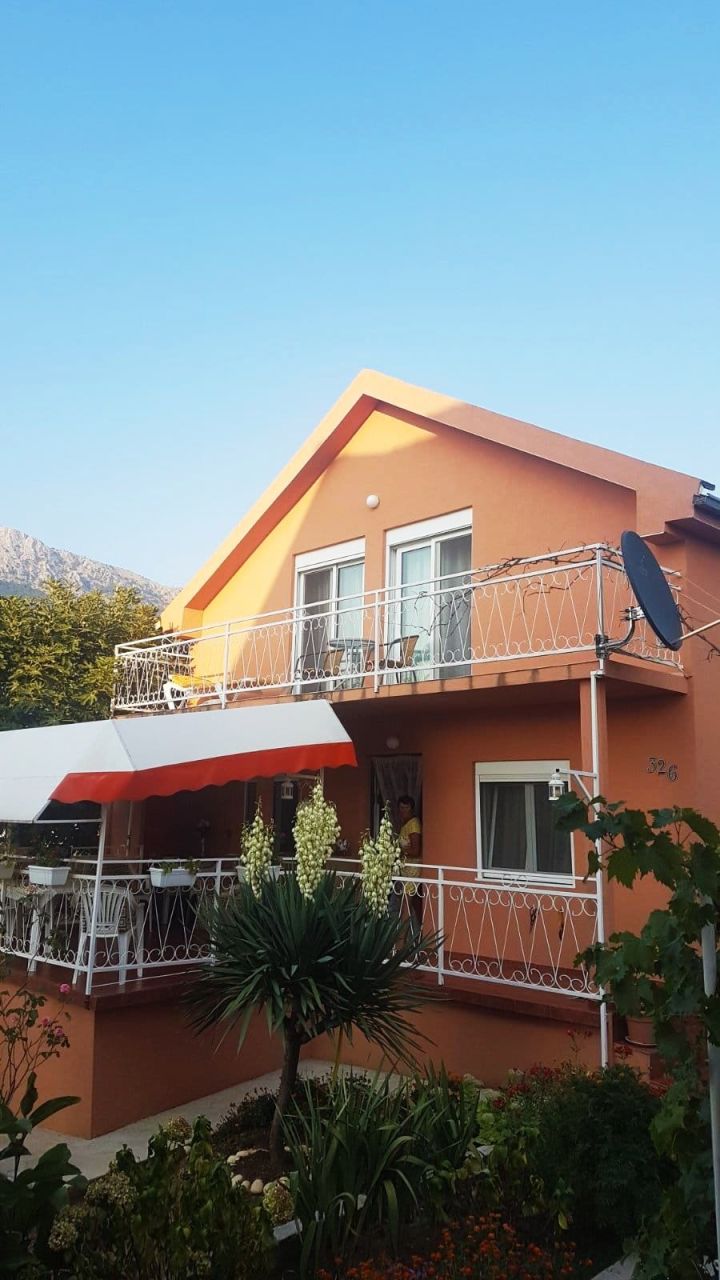 Дом в Добра Воде, Черногория, 100 м² - фото 1