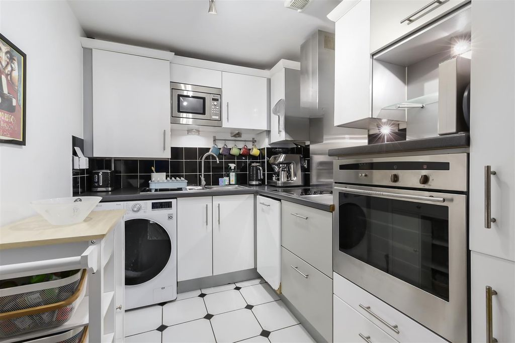 Квартира в Лондоне, Великобритания, 46 м² - фото 2