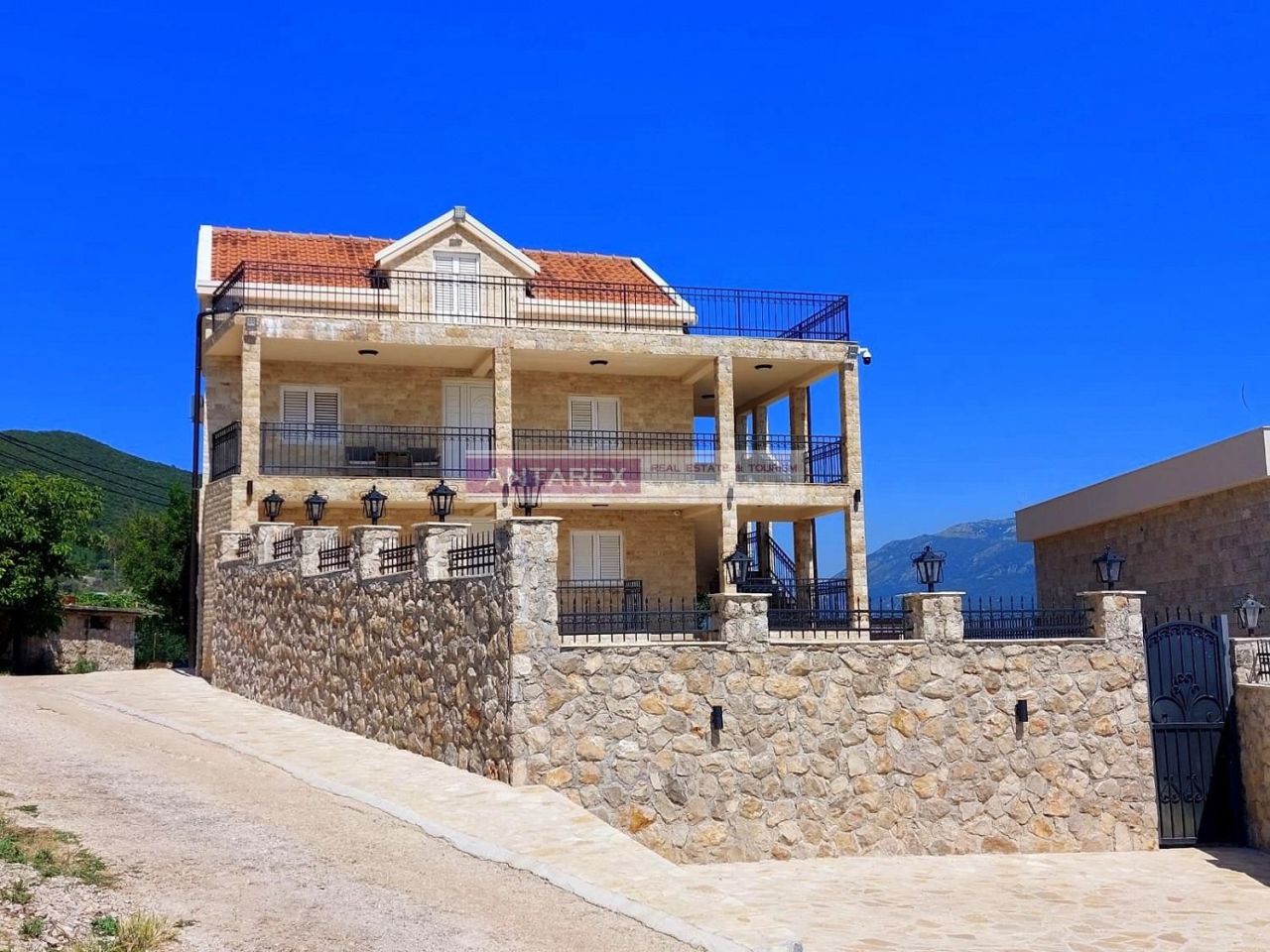 Вилла в Херцег-Нови, Черногория, 252 м² - фото 15