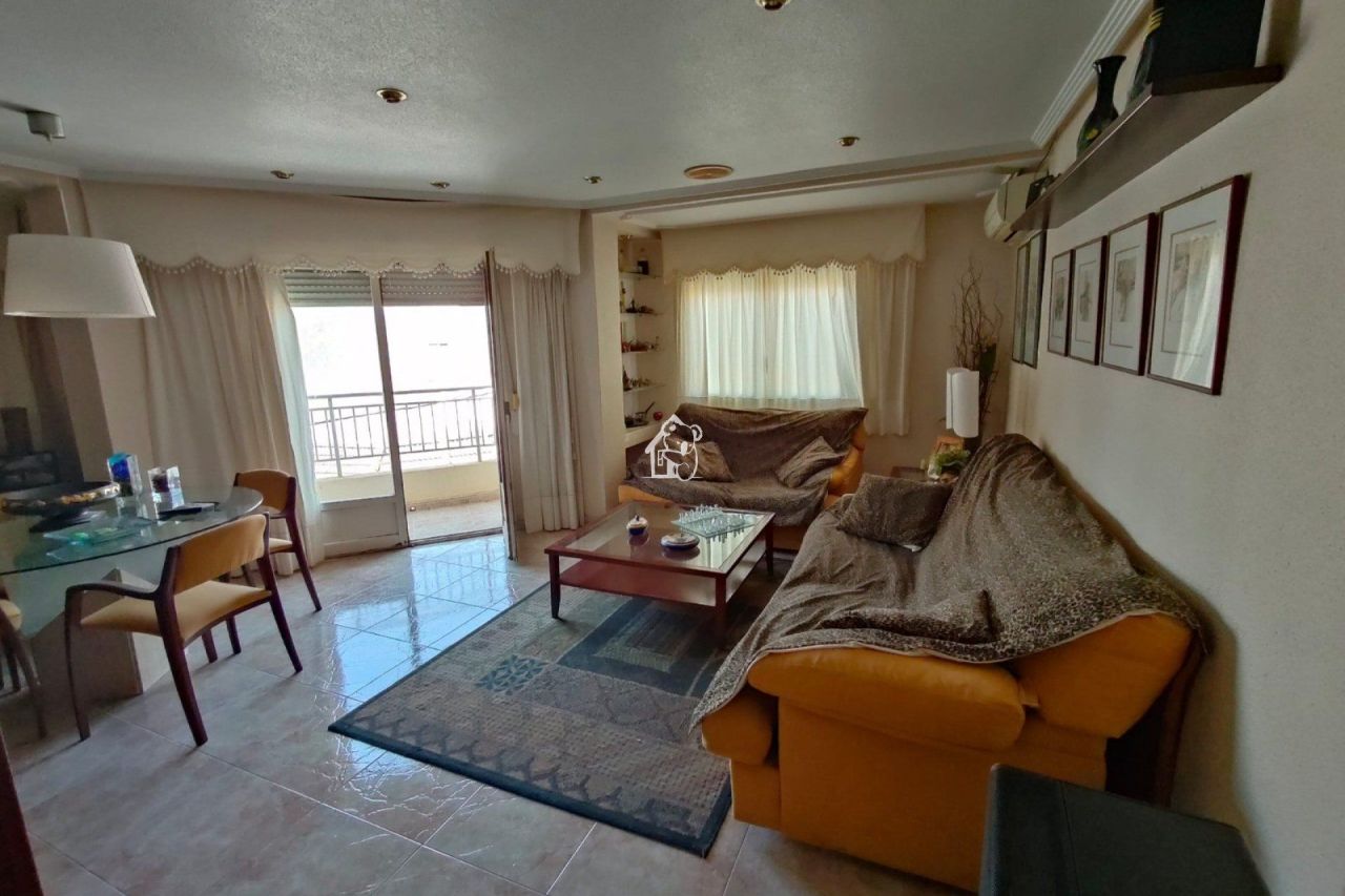 Апартаменты в Рохалесе, Испания, 116 м² - фото 1