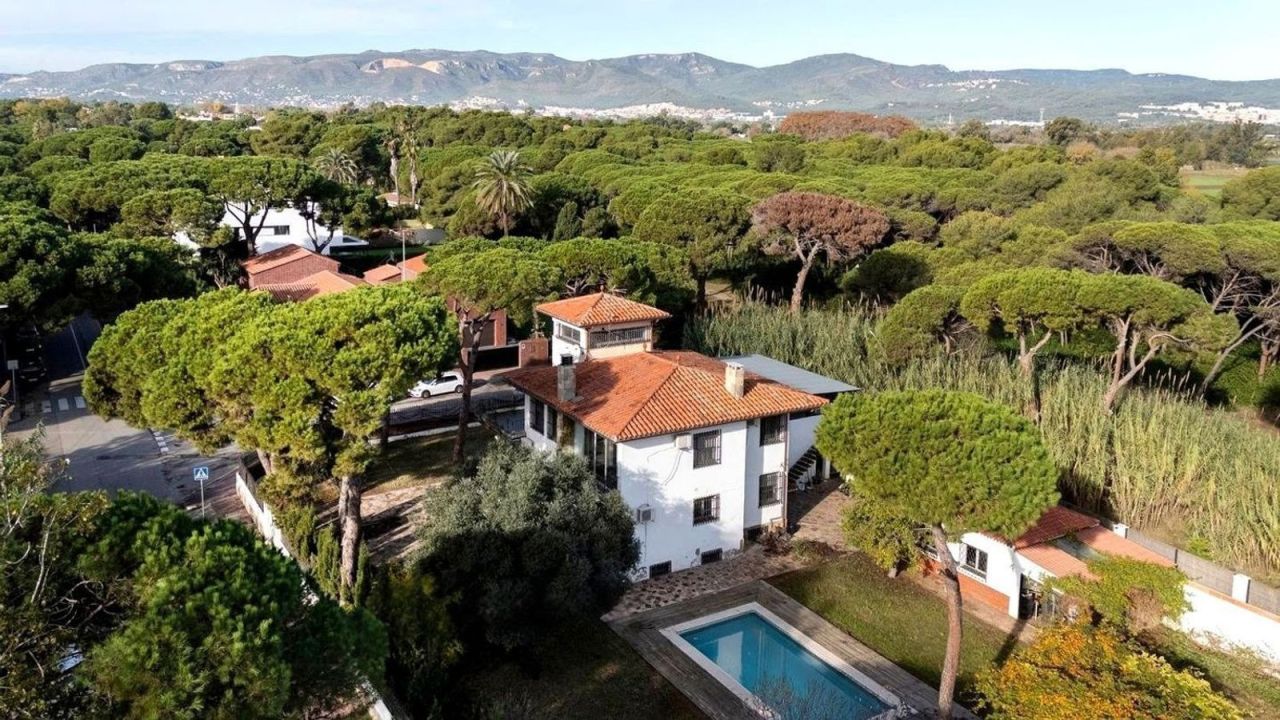 Дом в Барселоне, Испания, 550 м² - фото 1