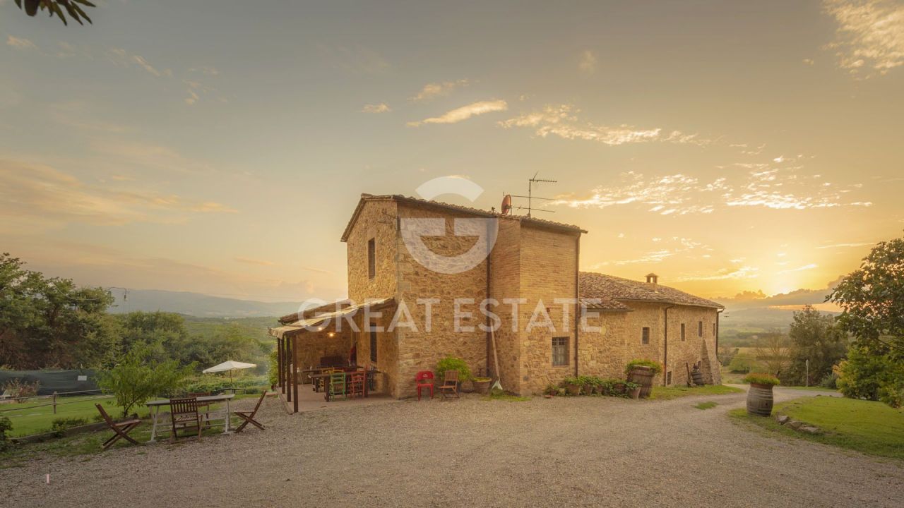 Дом Colle di Val d'Elsa, Италия, 855.6 м² - фото 1