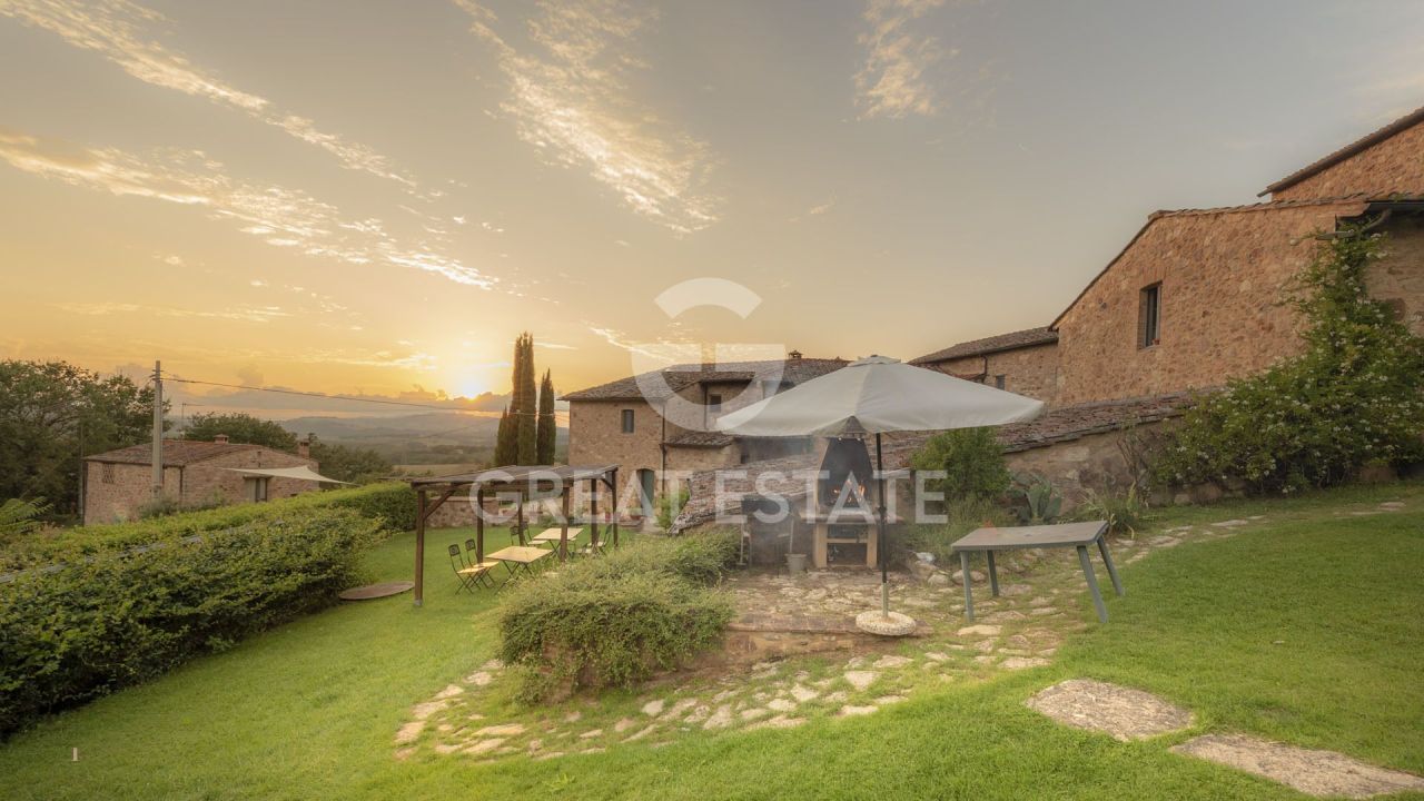 Дом Colle di Val d'Elsa, Италия, 855.6 м² - фото 2