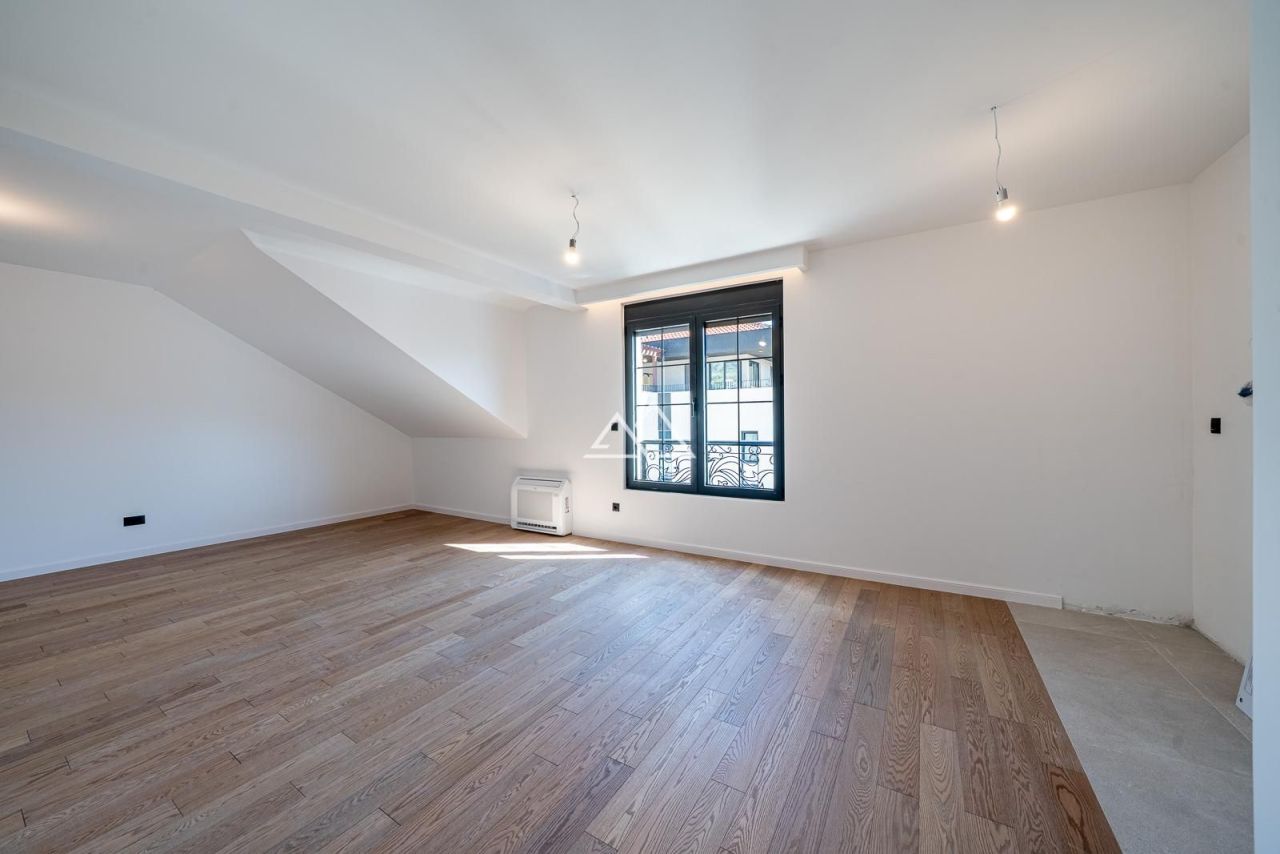 Апартаменты в Тивате, Черногория, 96 м² - фото 7