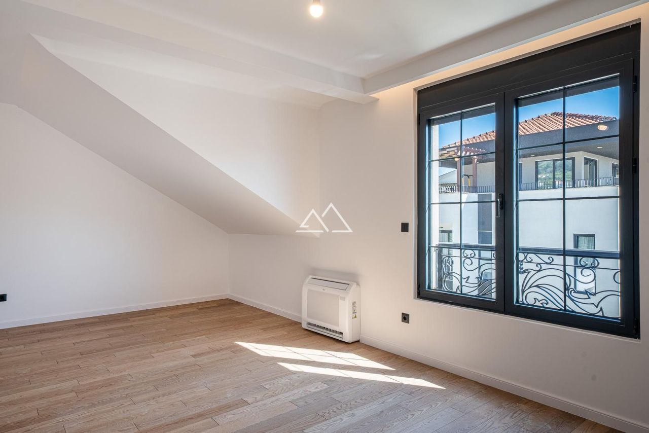 Апартаменты в Тивате, Черногория, 96 м² - фото 8