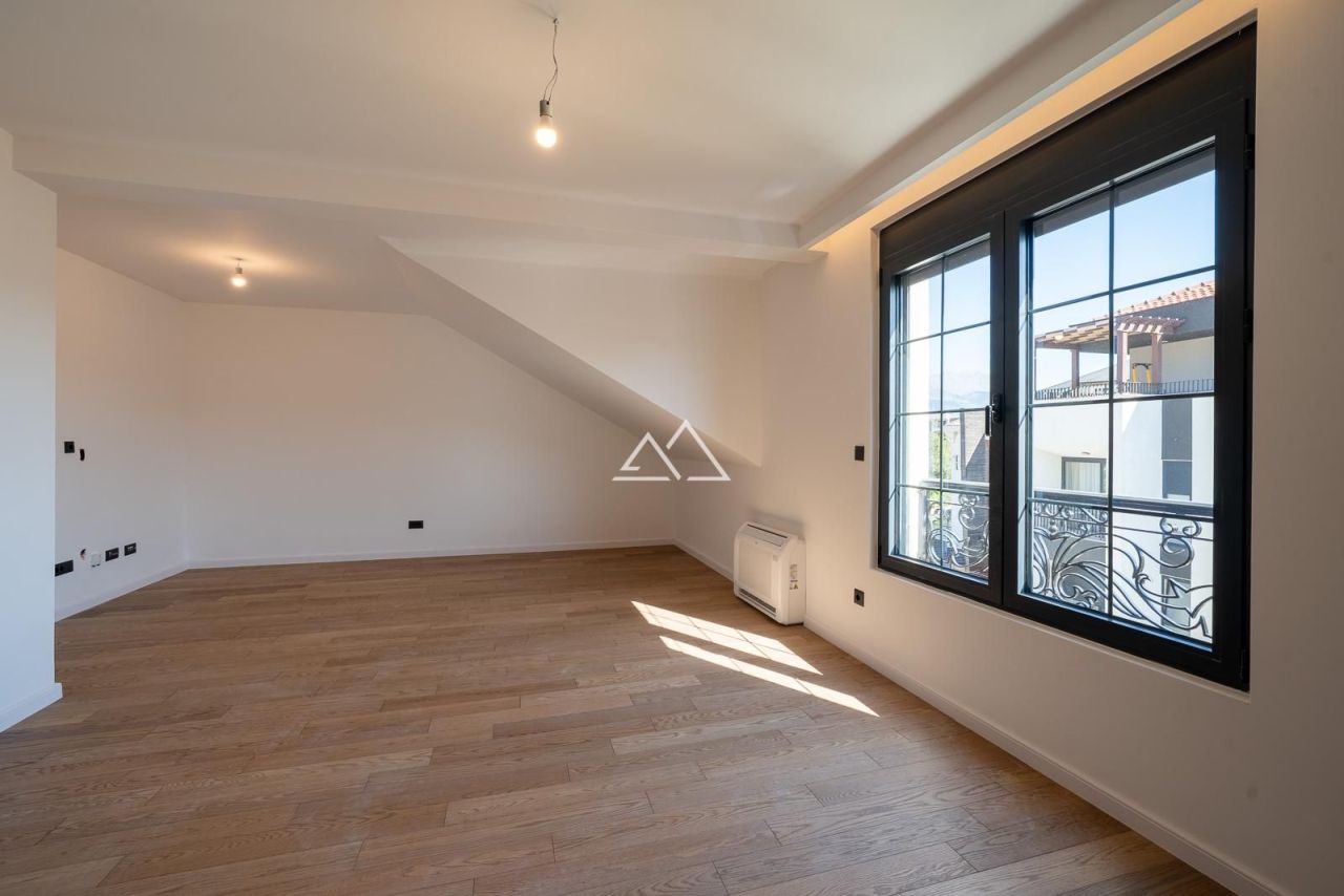 Апартаменты в Тивате, Черногория, 96 м² - фото 9